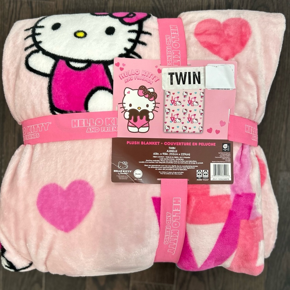 Hello Kitty LOVE plush blanket NWT
